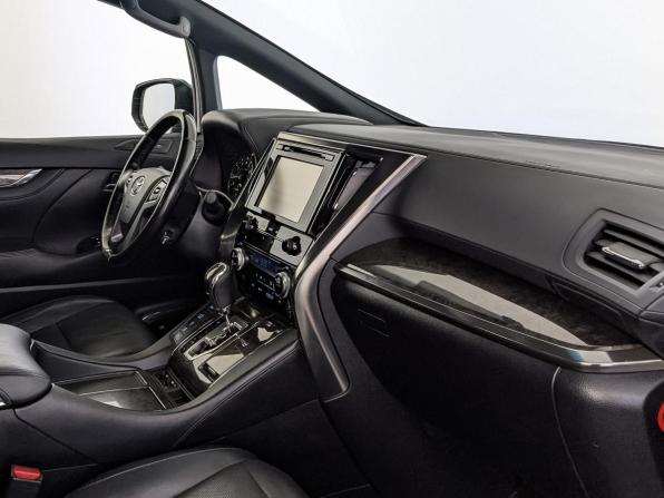 Toyota Alphard III Рестайлинг с пробегом 2018 года, цена 5 300 000 рублей, 70043 км, минивэн, Автокод Объявления