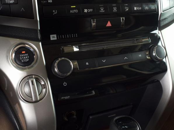 Toyota Land Cruiser 200 Series Рестайлинг 1 с пробегом 2014 года, цена 3 684 995 рублей, 324660 км, внедорожник, Автокод Объявления
