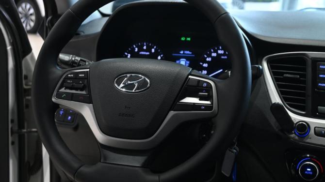 Hyundai Solaris II с пробегом 2017 года, цена 965 000 рублей, 133636 км, седан, Автокод Объявления