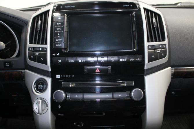Toyota Land Cruiser 200 Series Рестайлинг 1 с пробегом 2013 года, цена 3 569 000 рублей, 351564 км, внедорожник, Автокод Объявления