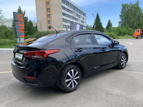 Hyundai Solaris II с пробегом 2017 года, цена 1 329 000 рублей, 77900 км, седан, Автокод Объявления