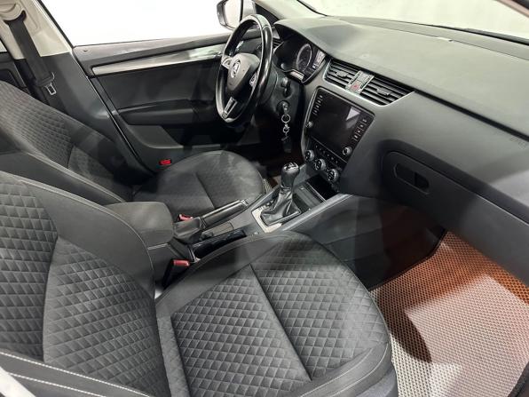 Skoda Octavia III (A7) Рестайлинг с пробегом 2017 года, цена 1 459 000 рублей, 181867 км, лифтбек, Автокод Объявления