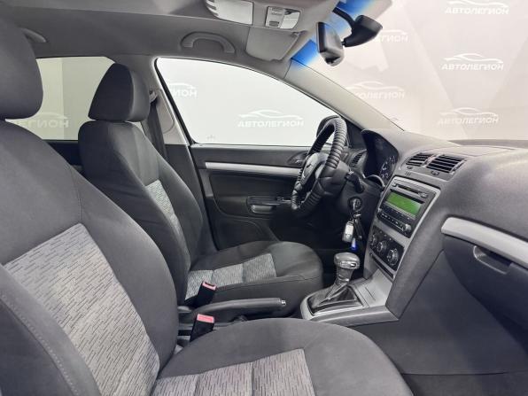 Skoda Octavia II (A5) Рестайлинг с пробегом 2012 года, цена 899 000 рублей, 270200 км, лифтбек, Автокод Объявления