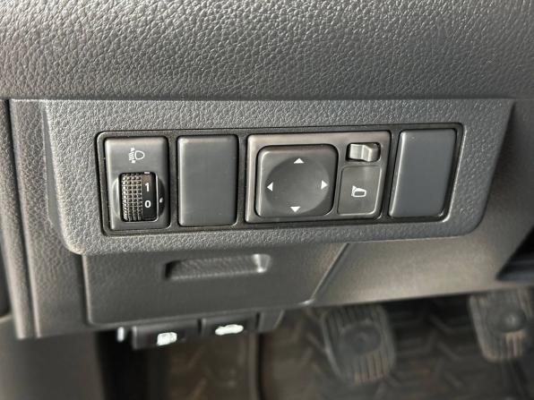 Nissan Tiida I Рестайлинг с пробегом 2011 года, цена 657 000 рублей, 220336 км, хэтчбек, Автокод Объявления