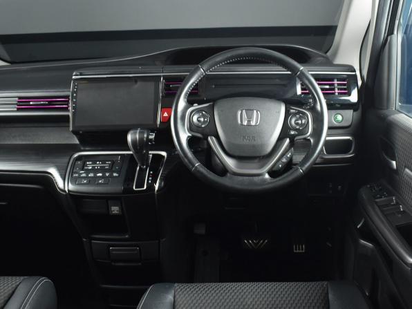 Honda Stepwgn V с пробегом 2016 года, цена 1 964 995 рублей, 81139 км, минивэн, Автокод Объявления