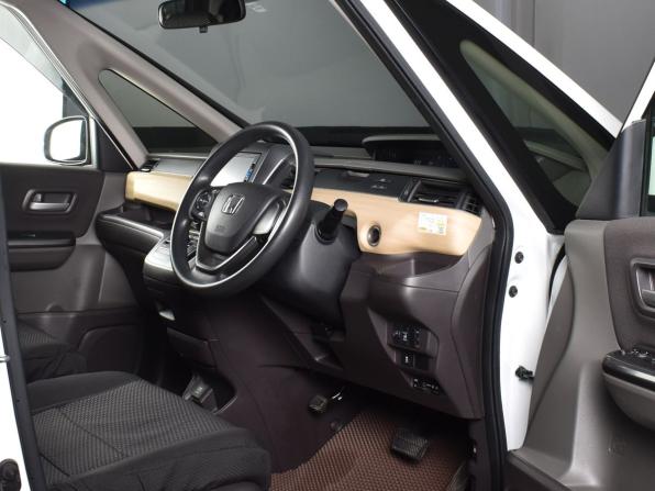 Honda Freed II с пробегом 2016 года, цена 1 249 995 рублей, 140899 км, компактвэн, Автокод Объявления