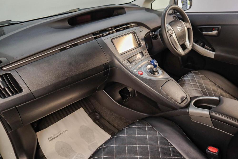 Toyota Prius III Рестайлинг (XW30) Челябинск  - изображение 18