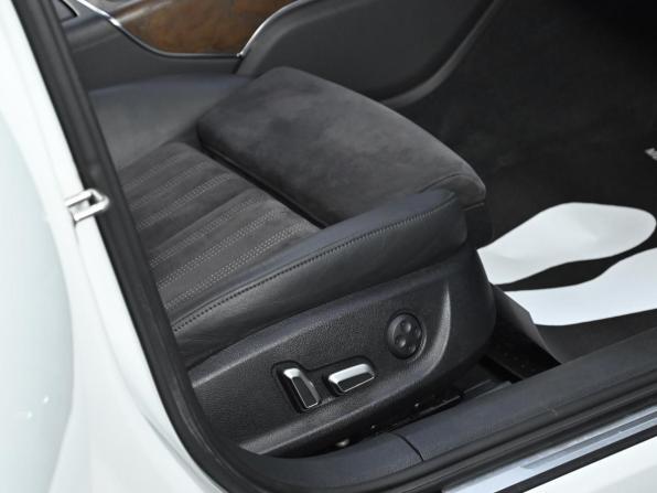 Audi A6 IV (C7) Рестайлинг с пробегом 2015 года, цена 1 799 000 рублей, 112000 км, седан, Автокод Объявления