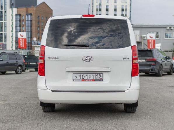 Hyundai H-1 II Рестайлинг с пробегом 2016 года, цена 1 899 000 рублей, 218137 км, минивэн, Автокод Объявления
