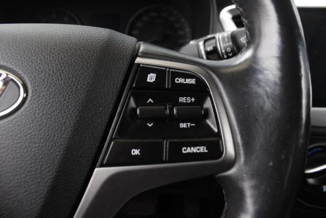 Hyundai Solaris II с пробегом 2017 года, цена 1 310 000 рублей, 132610 км, седан, Автокод Объявления