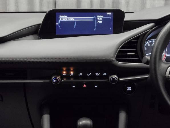 Mazda 3 IV (BP) с пробегом 2021 года, цена 1 670 000 рублей, 56000 км, хэтчбек, Автокод Объявления