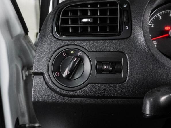 Volkswagen Polo V Рестайлинг с пробегом 2017 года, цена 867 000 рублей, 174840 км, седан, Автокод Объявления