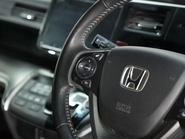 Honda Stepwgn V Рестайлинг с пробегом 2018 года, цена 2 670 000 рублей, 113000 км, минивэн, Автокод Объявления