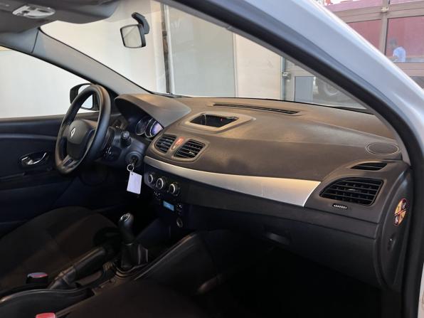 Renault Fluence I Рестайлинг с пробегом 2014 года, цена 650 000 рублей, 193241 км, седан, Автокод Объявления