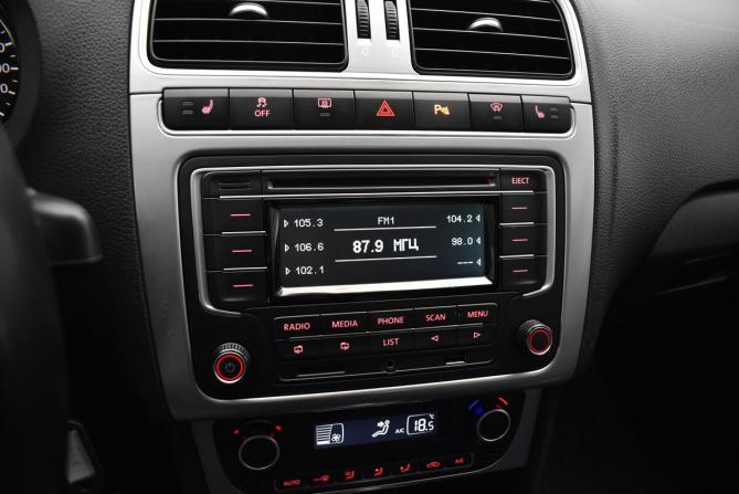 Volkswagen Polo V Рестайлинг с пробегом 2015 года, цена 1 395 000 рублей, 59605 км, седан, Автокод Объявления