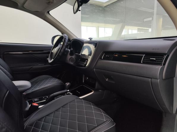 Mitsubishi Outlander III Рестайлинг 3 с пробегом 2022 года, цена 2 650 000 рублей, 22630 км, внедорожник, Автокод Объявления