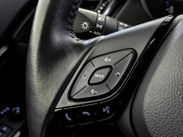 Toyota C-HR I Рестайлинг с пробегом 2021 года, цена 2 955 000 рублей, 47330 км, внедорожник, Автокод Объявления