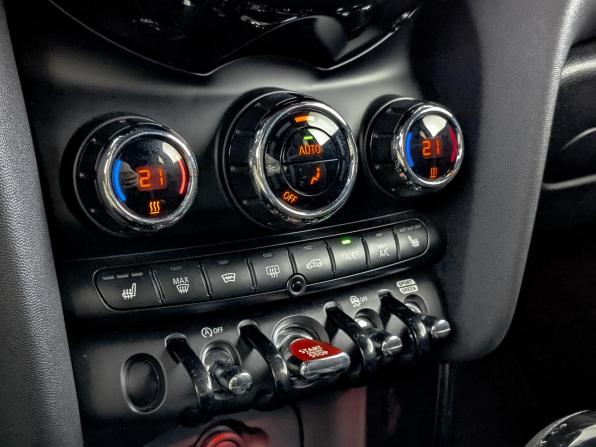 Mini Hatch III (F55/F56) Рестайлинг с пробегом 2020 года, цена 3 200 000 рублей, 69668 км, хэтчбек, Автокод Объявления