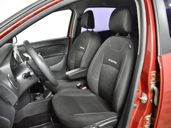 Renault Sandero II с пробегом 2017 года, цена 965 300 рублей, 132535 км, хэтчбек, Автокод Объявления
