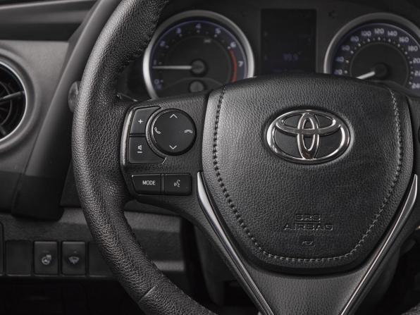 Toyota Corolla XI (E160 E170 E180) Рестайлинг 1 с пробегом 2016 года, цена 1 887 000 рублей, 108000 км, седан, Автокод Объявления
