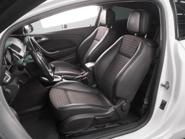 Opel Astra J Рестайлинг с пробегом 2012 года, цена 880 000 рублей, 241575 км, хэтчбек, Автокод Объявления