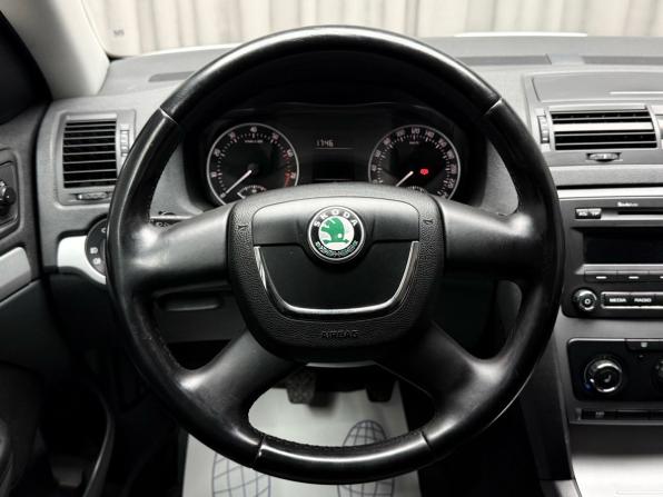 Skoda Octavia II (A5) Рестайлинг с пробегом 2013 года, цена 894 000 рублей, 172269 км, лифтбек, Автокод Объявления