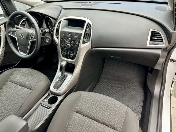 Opel Astra J Рестайлинг с пробегом 2013 года, цена 875 000 рублей, 161500 км, седан, Автокод Объявления