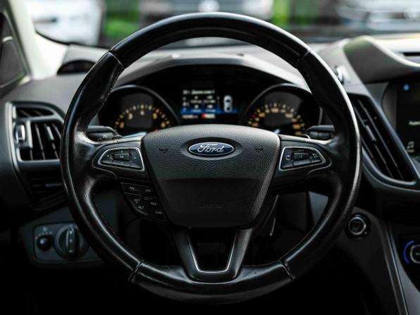 Ford Kuga II Рестайлинг с пробегом 2018 года, цена 1 640 000 рублей, 142477 км, внедорожник, Автокод Объявления