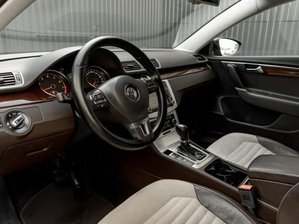 Volkswagen Passat B7 с пробегом 2011 года, цена 930 000 рублей, 341957 км, седан, Автокод Объявления