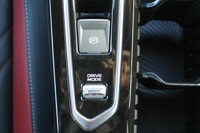 Geely Coolray I Рестайлинг с пробегом 2024 года, цена 1 999 000 рублей, 19000 км, внедорожник, Автокод Объявления