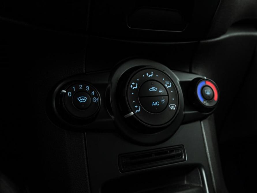 Ford Fiesta Mk6 Рестайлинг Санкт-Петербург  - изображение 15