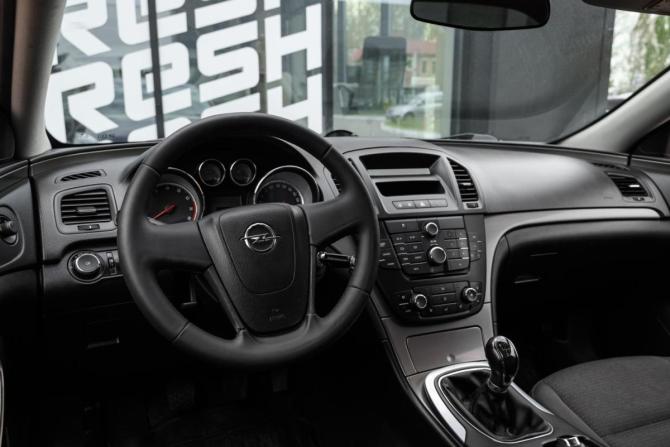 Opel Insignia I Рестайлинг с пробегом 2013 года, цена 829 000 рублей, 180201 км, лифтбек, Автокод Объявления