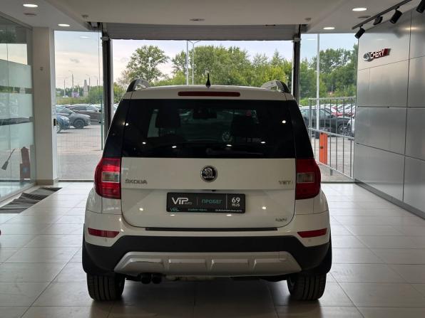 Skoda Yeti I Рестайлинг с пробегом 2015 года, цена 1 045 000 рублей, 212259 км, внедорожник, Автокод Объявления