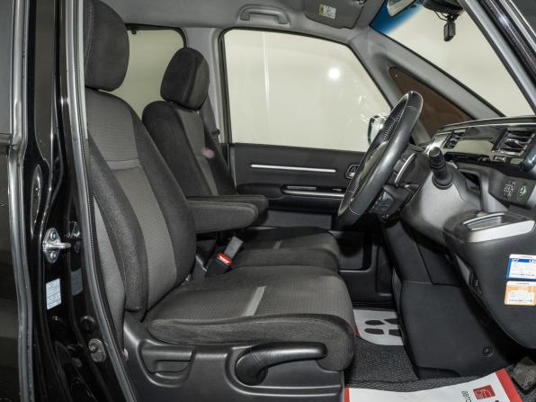 Honda Stepwgn V Рестайлинг с пробегом 2017 года, цена 2 230 000 рублей, 79007 км, минивэн, Автокод Объявления