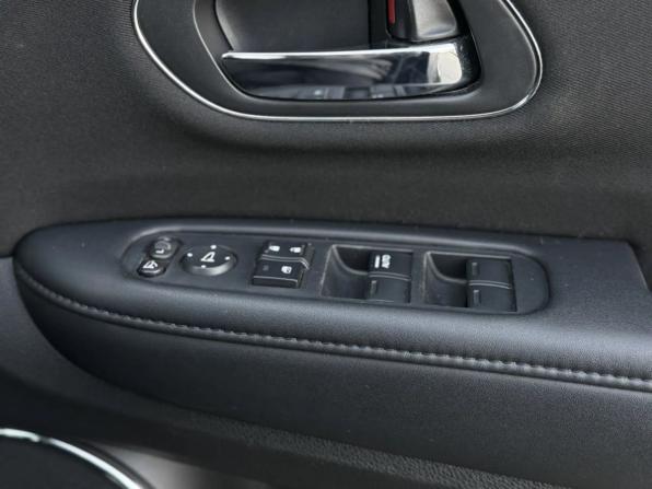 Honda Vezel I с пробегом 2017 года, цена 1 499 000 рублей, 130002 км, внедорожник, Автокод Объявления