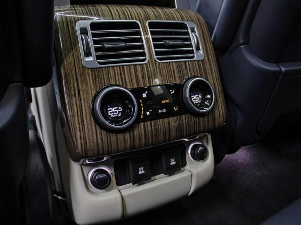 Land Rover Range Rover IV Рестайлинг с пробегом 2018 года, цена 7 798 000 рублей, 98829 км, внедорожник, Автокод Объявления