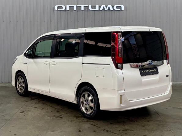 Toyota Noah III (R80) с пробегом 2016 года, цена 2 000 000 рублей, 237952 км, минивэн, Автокод Объявления