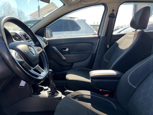 Renault Logan II Рестайлинг с пробегом 2019 года, цена 990 000 рублей, 115281 км, седан, Автокод Объявления
