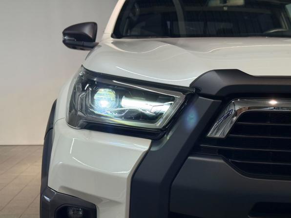 Toyota Hilux VIII Рестайлинг 2 с пробегом 2025 года, цена 7 175 000 рублей, 85 км, пикап, Автокод Объявления