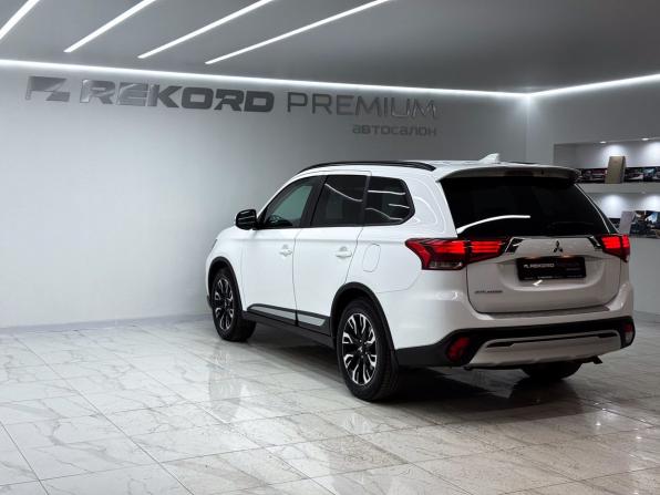 Mitsubishi Outlander III Рестайлинг 3 с пробегом 2022 года, цена 3 000 000 рублей, 81175 км, внедорожник, Автокод Объявления