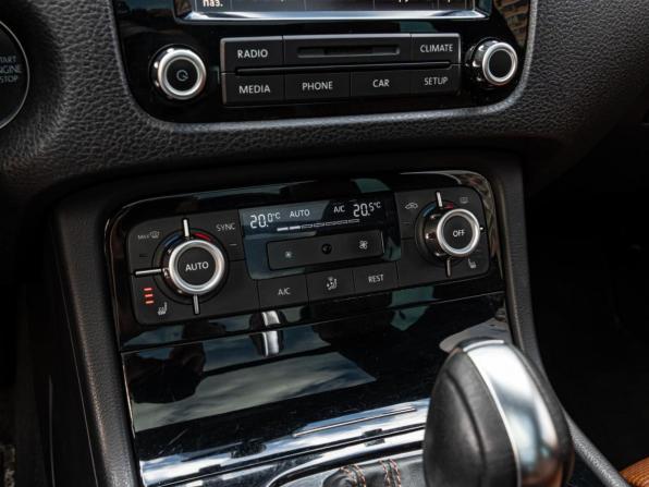 Volkswagen Touareg II Рестайлинг с пробегом 2014 года, цена 2 418 000 рублей, 262739 км, внедорожник, Автокод Объявления