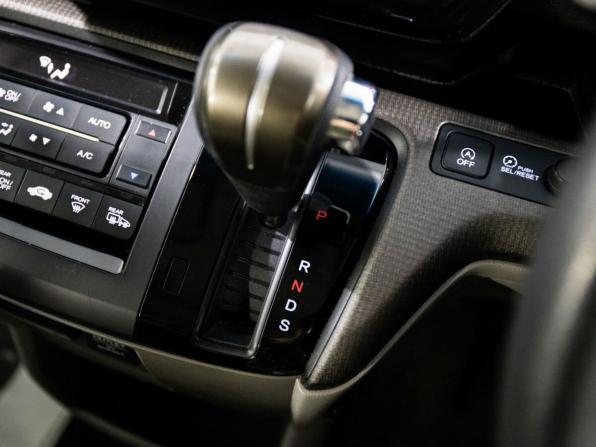 Honda Stepwgn V с пробегом 2016 года, цена 1 880 000 рублей, 155550 км, минивэн, Автокод Объявления
