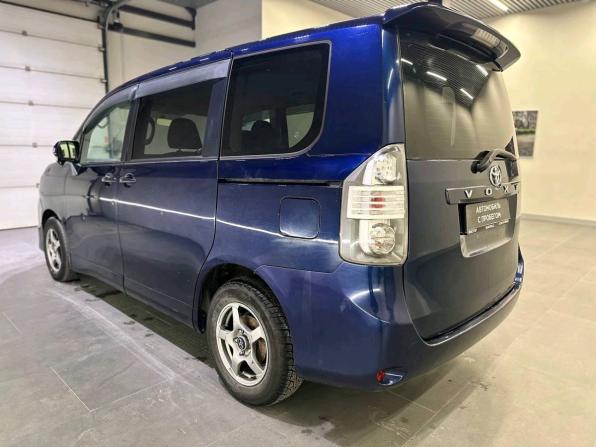 Toyota Voxy II (R70) с пробегом 2009 года, цена 1 099 000 рублей, 292029 км, минивэн, Автокод Объявления