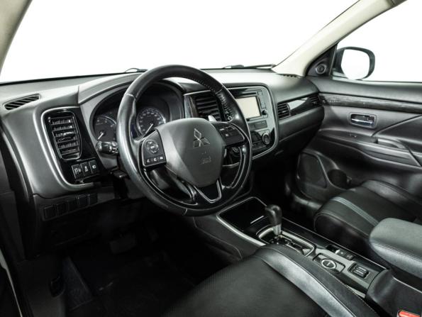 Mitsubishi Outlander III Рестайлинг 2 с пробегом 2017 года, цена 1 869 585 рублей, 132518 км, внедорожник, Автокод Объявления