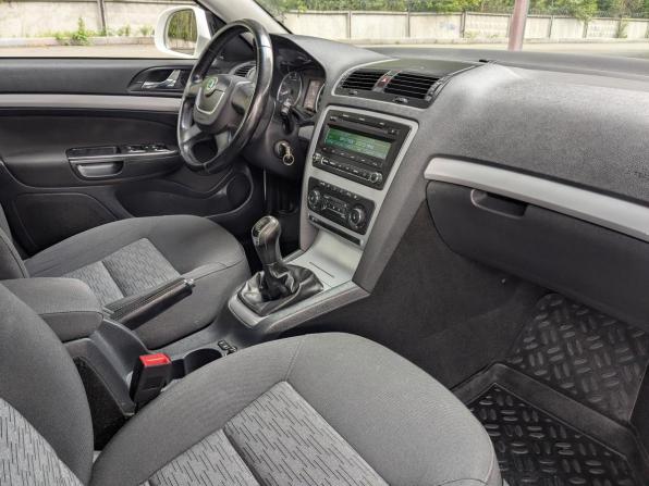 Skoda Octavia II (A5) Рестайлинг с пробегом 2013 года, цена 1 274 900 рублей, 65000 км, лифтбек, Автокод Объявления