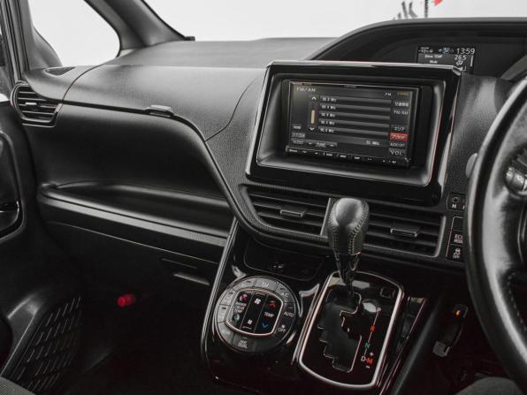 Toyota Noah III (R80) Рестайлинг с пробегом 2019 года, цена 2 469 000 рублей, 170597 км, минивэн, Автокод Объявления