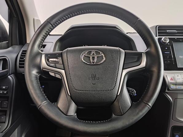 Toyota Land Cruiser Prado 150 Series Рестайлинг 2 с пробегом 2018 года, цена 4 997 000 рублей, 56435 км, внедорожник, Автокод Объявления