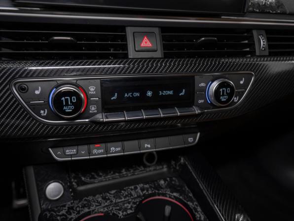 Audi A4 V (B9) Рестайлинг с пробегом 2021 года, цена 3 545 000 рублей, 52718 км, седан, Автокод Объявления