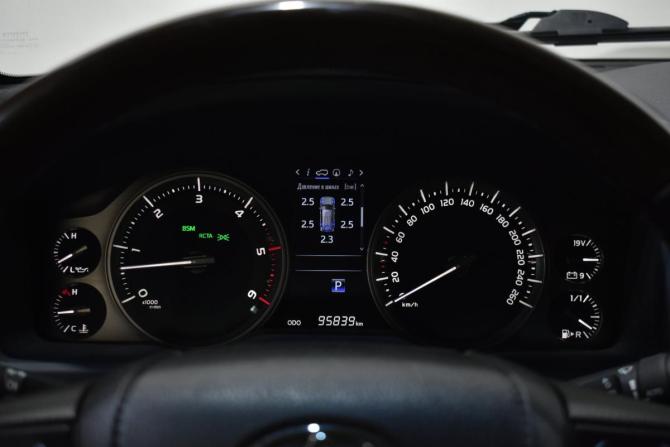 Toyota Land Cruiser 200 Series Рестайлинг 2 с пробегом 2019 года, цена 7 868 000 рублей, 95837 км, внедорожник, Автокод Объявления
