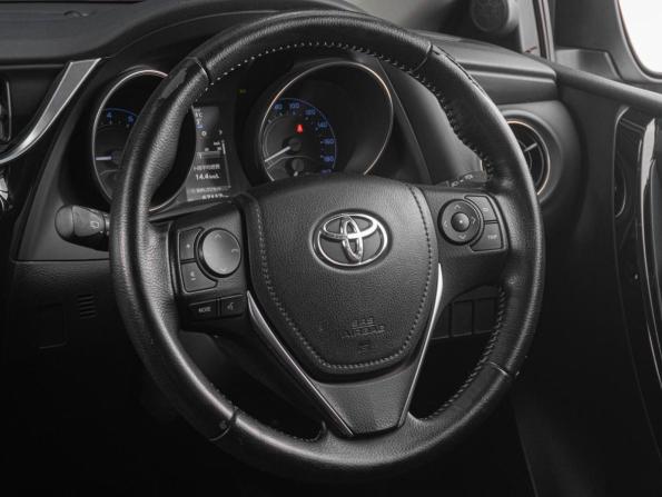 Toyota Auris II Рестайлинг с пробегом 2016 года, цена 1 499 000 рублей, 67117 км, хэтчбек, Автокод Объявления